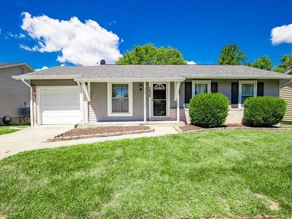 2435 Country Run Ct, Maryland Heights, MO 63043