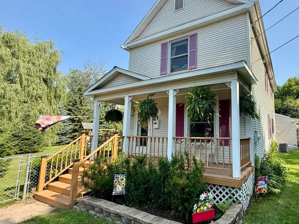 721 Carrie St, Sault Sainte Marie, MI 49783