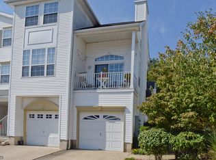 32 Wildflower Ln, Morristown, NJ 07960