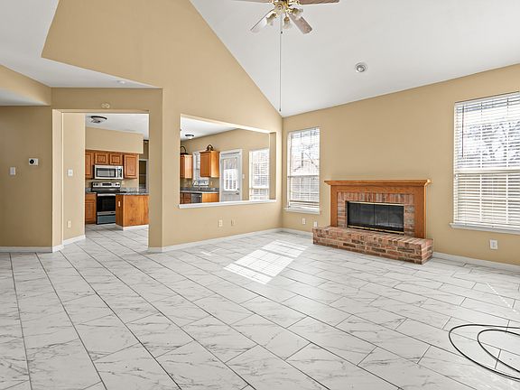 5th image of 2909 Misty Valley Dr