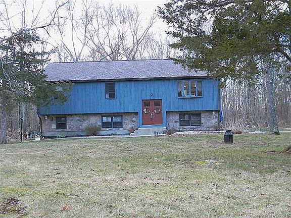 Spacious house nestled at t...