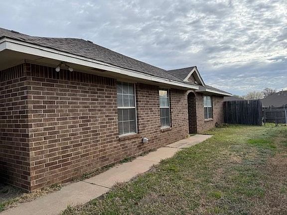 3rd image of 2411 N Glenwood Dr