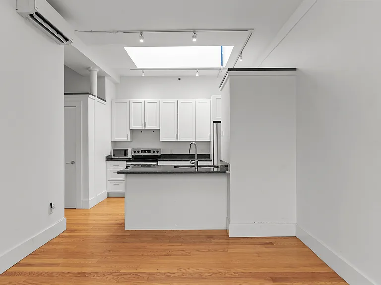 133 Mathewson St #302 — Photo 15