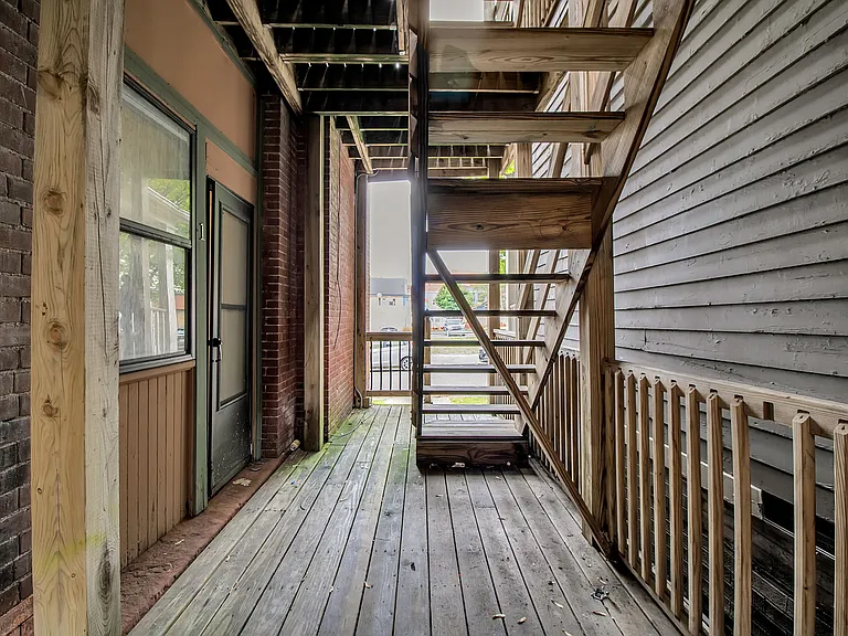 215 Allen St — Photo 23