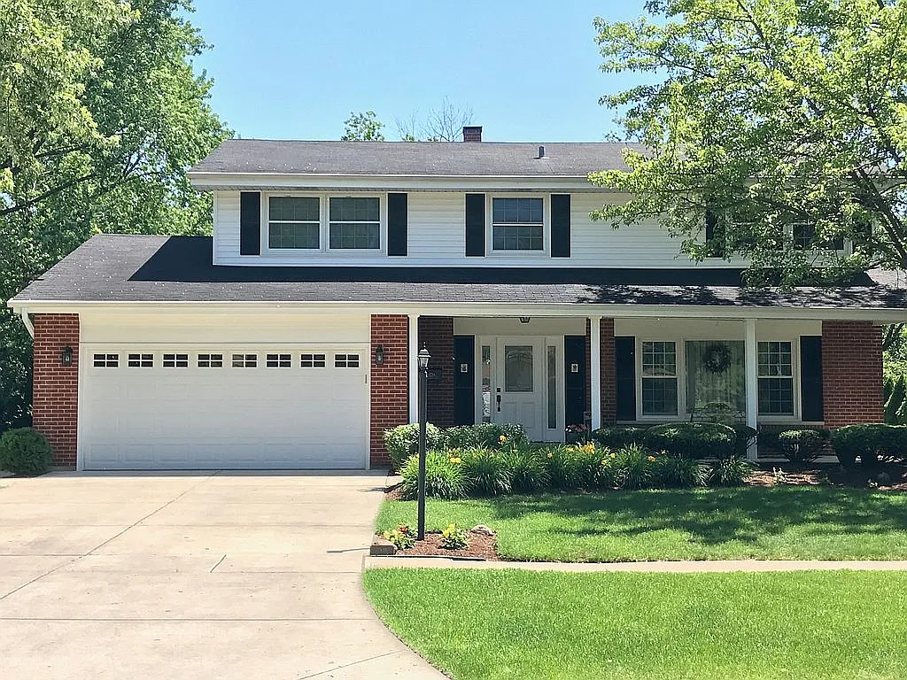 17W501 Waltham Pl photo 1