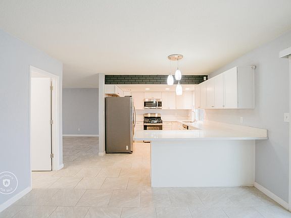 3rd image of 3120 N 87th Ave