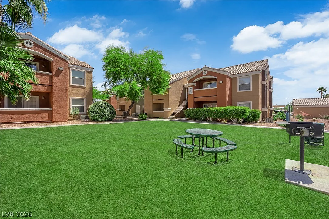 2 bed, 2.5 bath, 911 sqft, $1,500 — Photo 4