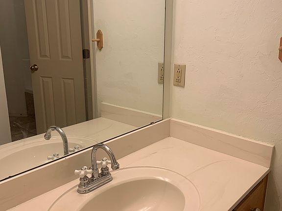 3rd image of 1804 Yosemite Pl