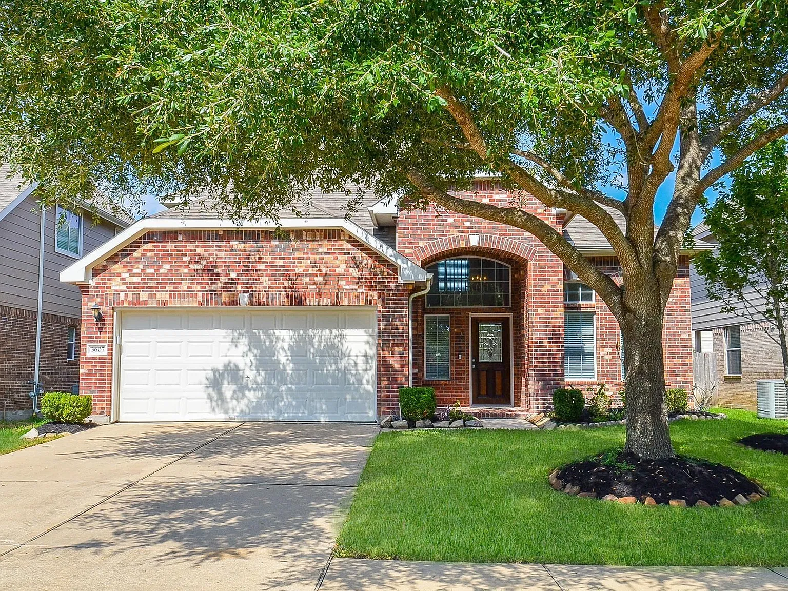 4 bed, 3.5 bath, 2870 sqft, $2,700 — Photo 1