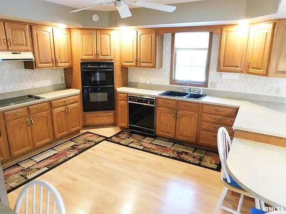 5th image of 8 Lakeview Dr