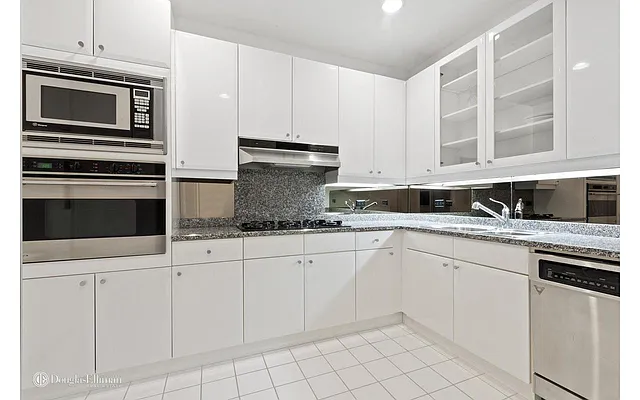 Rented by Compass | media 7