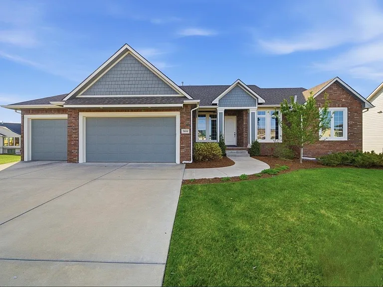 3616 N Crest Ct — Photo 2