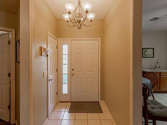 5th image of 2106 N Burdick St