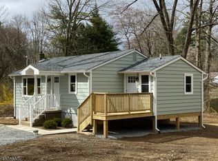 1 Hampton Dr, Newton, NJ 07860