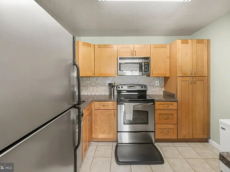 205 Yoakum Pkwy #902 — Photo 8