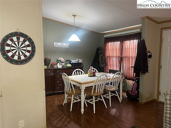 3rd image of 188 Greentree Lane
