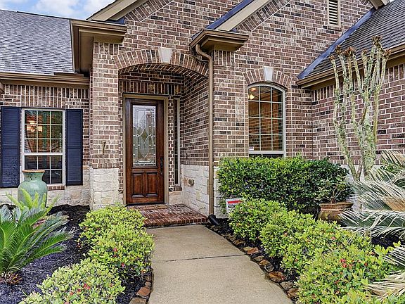 Charming entryway to greet your guests.