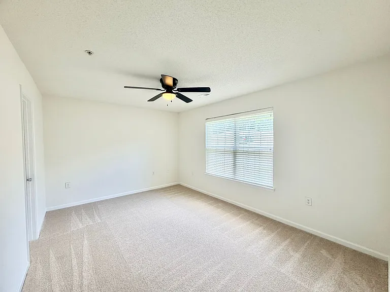 Lakeview Apartments — Photo 5