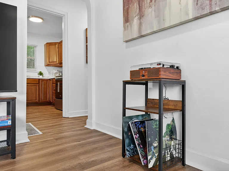 16 Lansing Ave — Photo 11