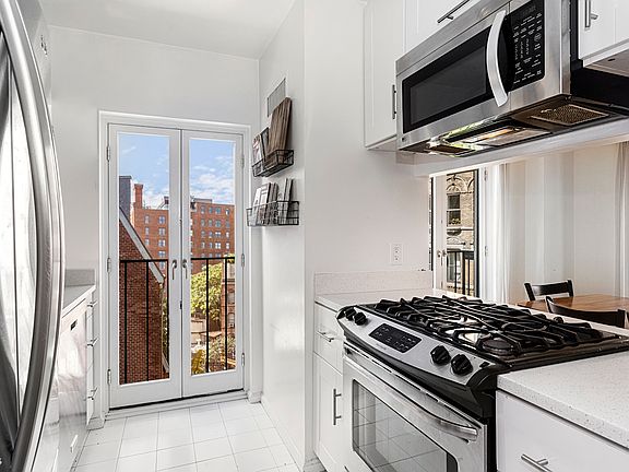 5th image of 254 W 10th St APT 4B