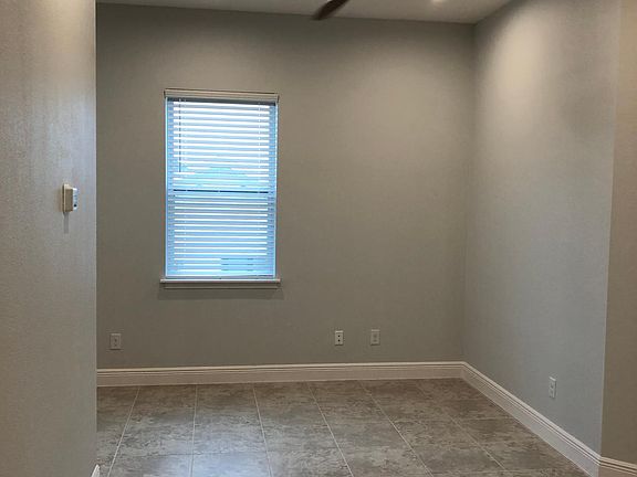 4th image of 13352 Stoddart Ave