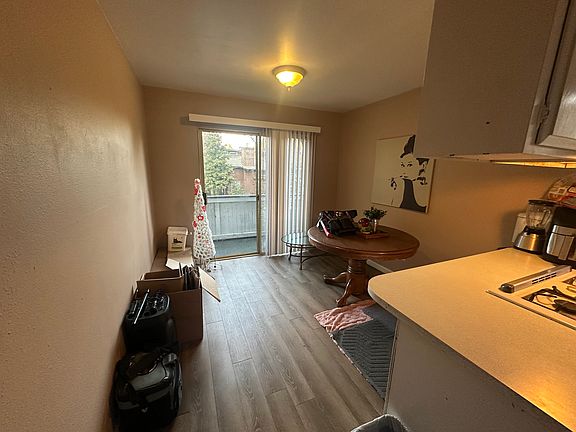 5th image of 1322 Drake Dr APT C