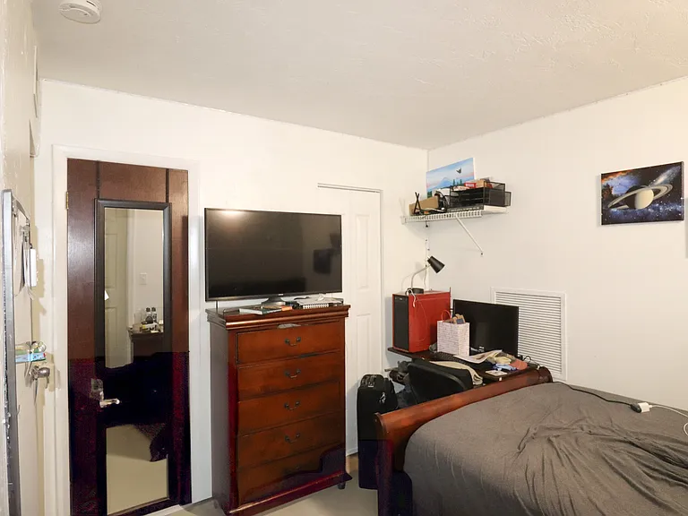 2300 SW 43rd St #C — Photo 17