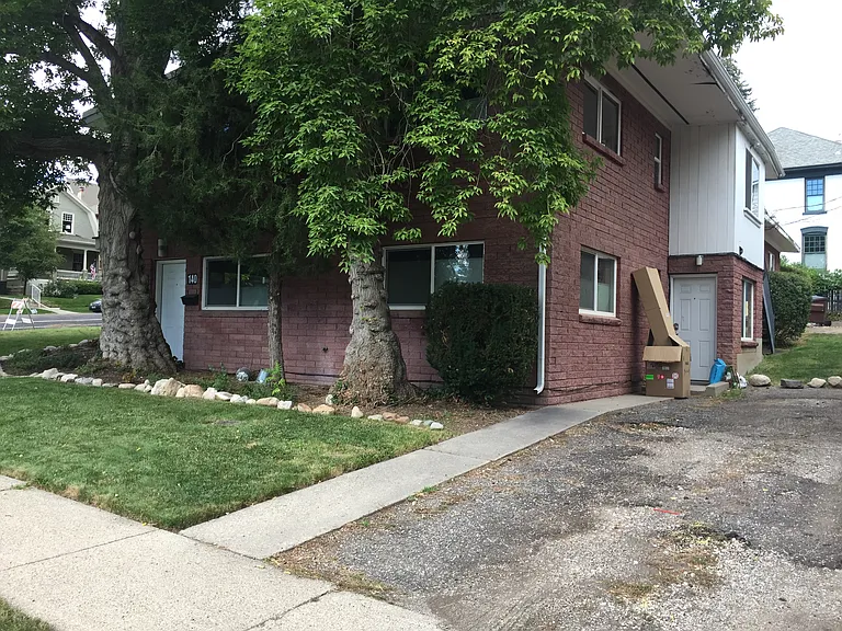 906 E 3rd Ave #140 — Photo 2