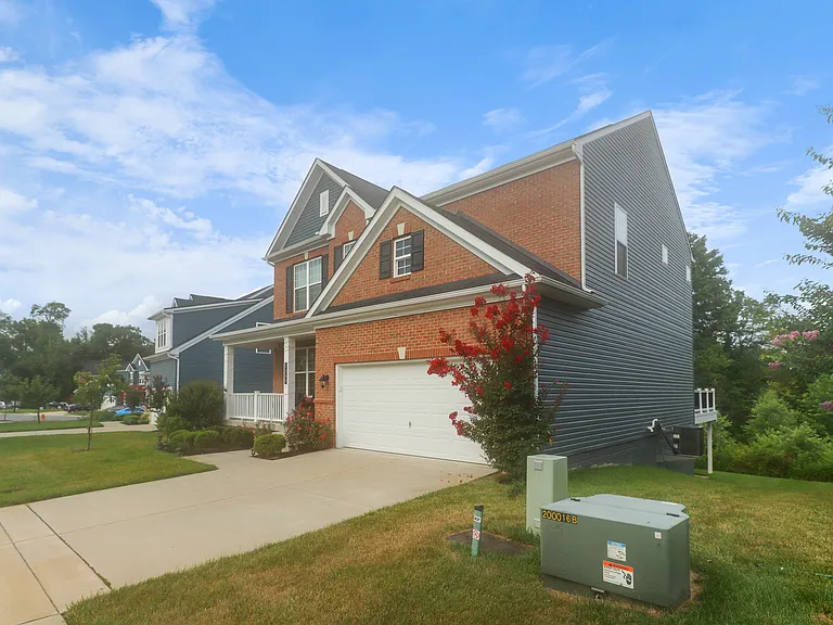 3348 Burton Dr — Photo 2