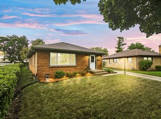 1928 Gilson St, Racine, WI 53403