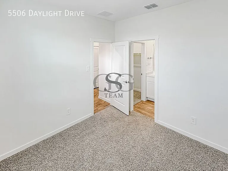 5506 Daylight Dr — Photo 32