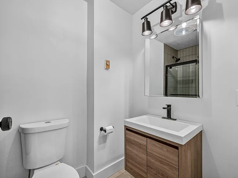 129 Franklin St #A5 — Photo 10