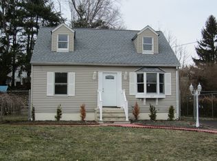 137 Catherine Ave, Mahwah, NJ 07430