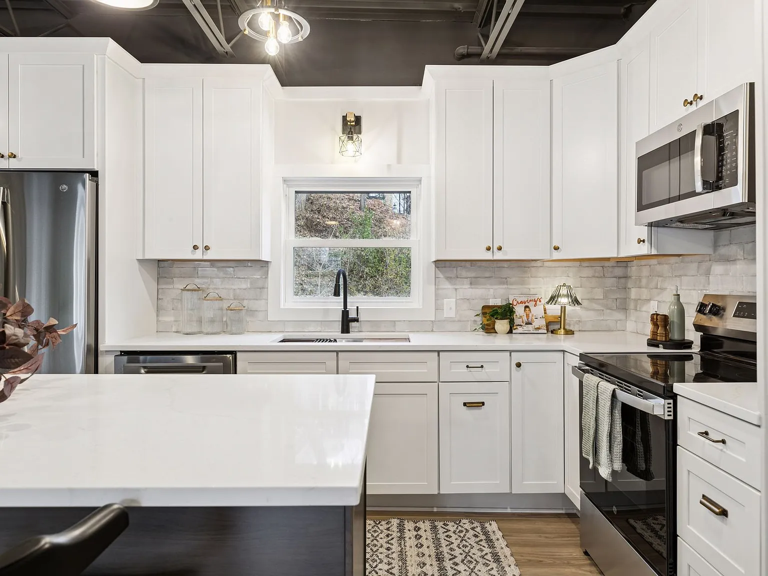 116 W Olive St — Photo 4