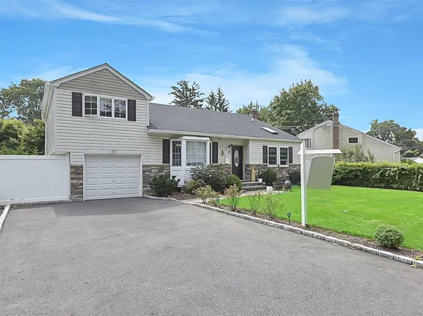 8 Nichols Road, Huntington Station, NY 11746