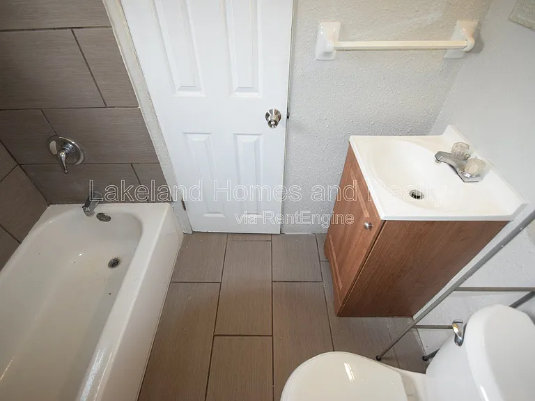 730 26th St NW — Photo 16