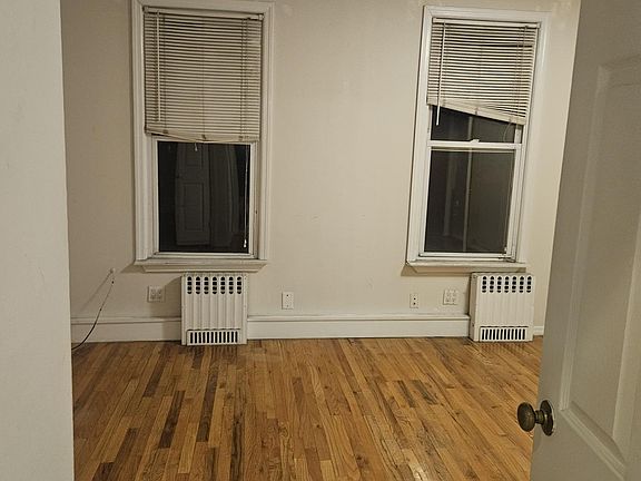 4th image of 136 Newell St #2