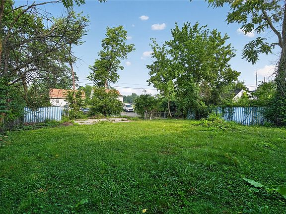 3rd image of 2241 Kensington Dr