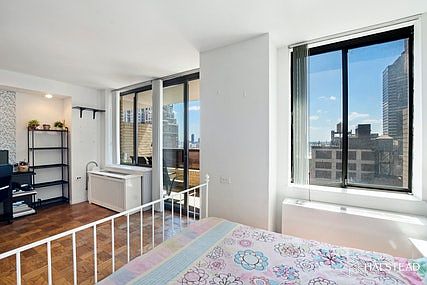 3rd image of 311 E 38th St APT 17D