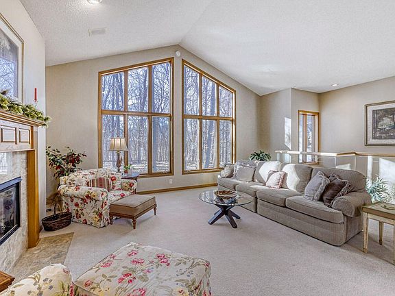 4th image of 7945 Ranchview Ln N