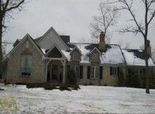 8420 Cadillac Cir, Grosse Ile, MI 48138