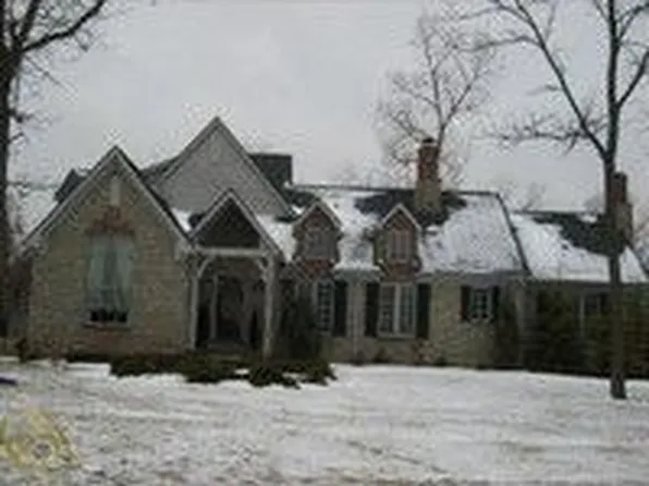 8420 Cadillac Cir, Grosse Ile, MI 48138