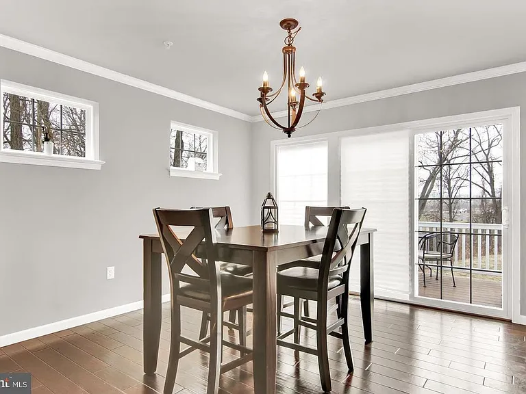 401 Landover Ct — Photo 9