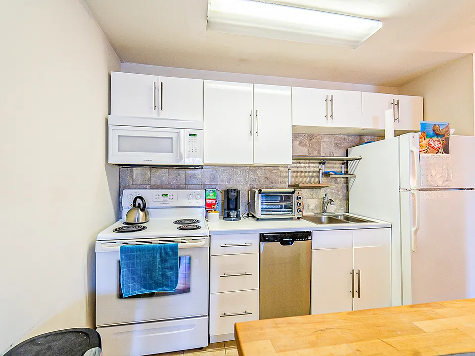 260 S 9th St #3R