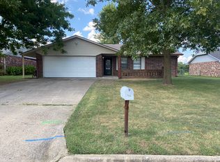 704 Fairfax Dr, Muskogee, OK 74403