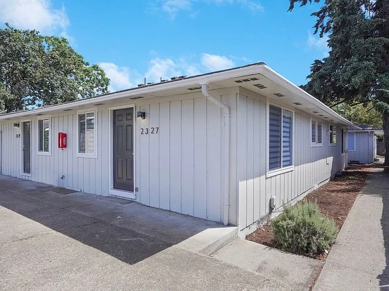2347 Lee St SE — Photo 10