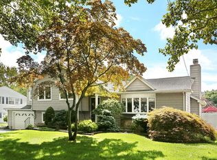 326 Ellen Pl, Paramus, NJ 07652