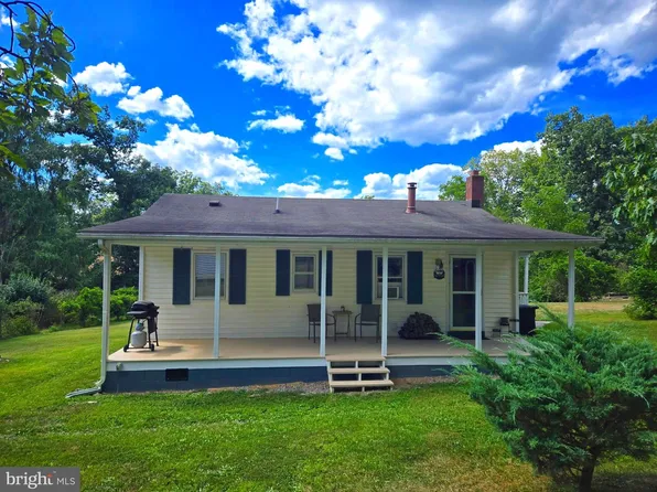 117 Lake View Dr, Augusta, WV 26704