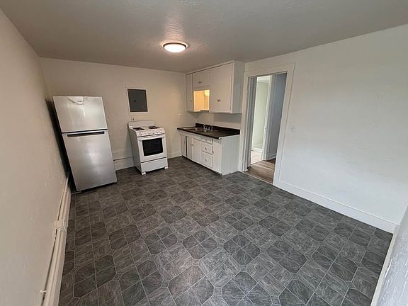 3rd image of 129 E 7th Ave #2