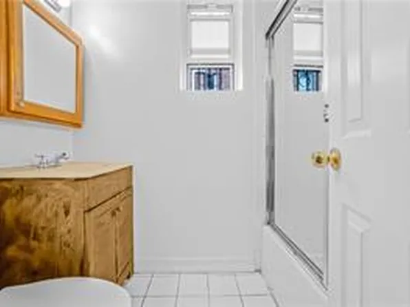 393 Avenue S image 6 of 10